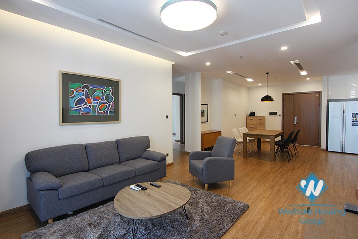 Three bedrooms in Vinhome Metropolis Building for rent
